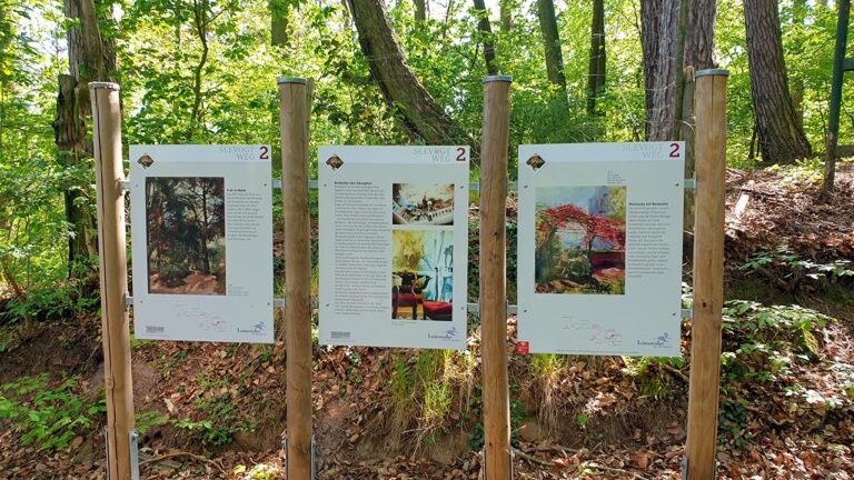 Infotafeln am Slevogtweg.